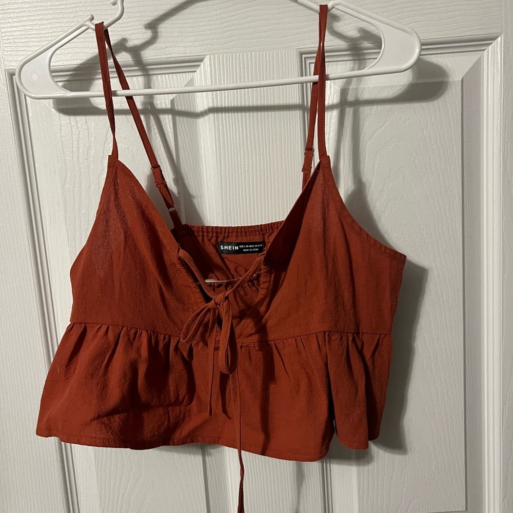 toe front cropped tank